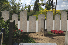 Epitaphienwand Friedhof Bad Pirawarth